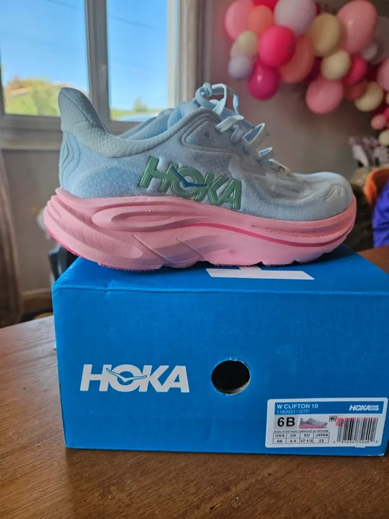 Käytetty Hoka Clifton 10 Running Shoes