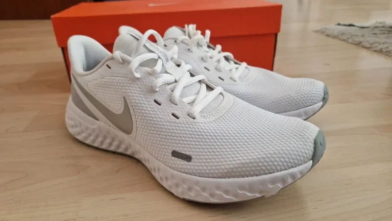 Used Nike Revolution 5 Running Shoes