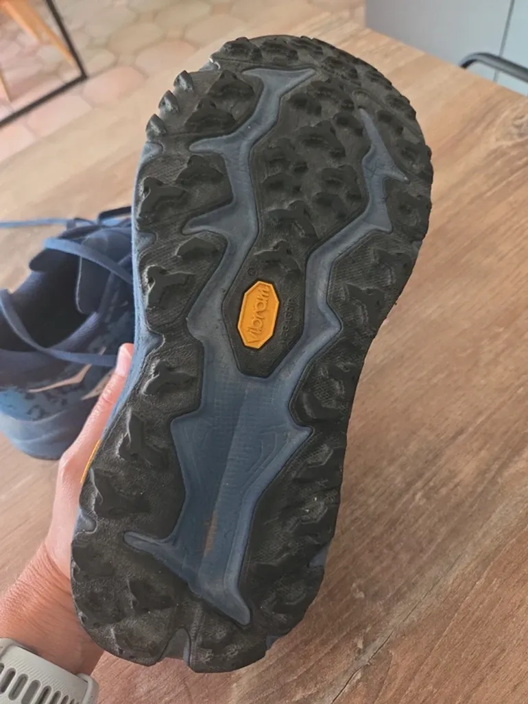 Used Hoka Speedgoat 6 Gore tex bike — image 2 of 4
