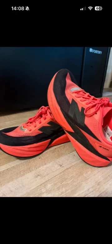 Gebrauchtes New Balance FuelCell Rebel v4 bike — Bild 1 von 7