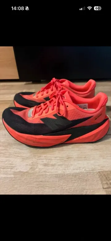 Gebrauchtes New Balance FuelCell Rebel v4 bike — Bild 2 von 7