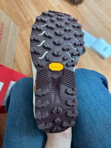 Used New Balance FuelCell Rebel Trail bike — image 4 of 6