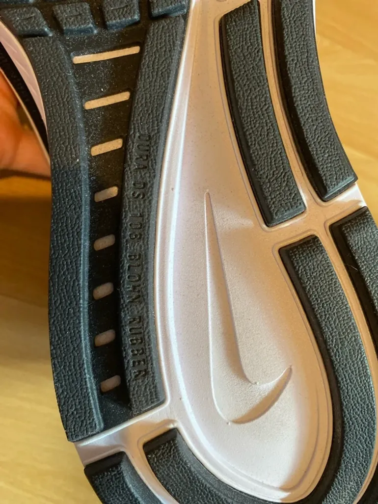Used Nike Running Shoes bike — image 8 of 8