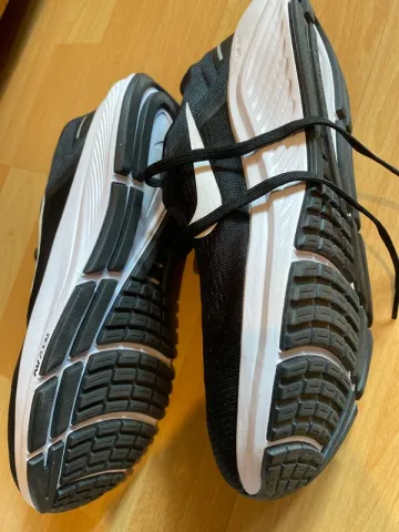 Used Nike Running Shoes bike — image 6 of 8