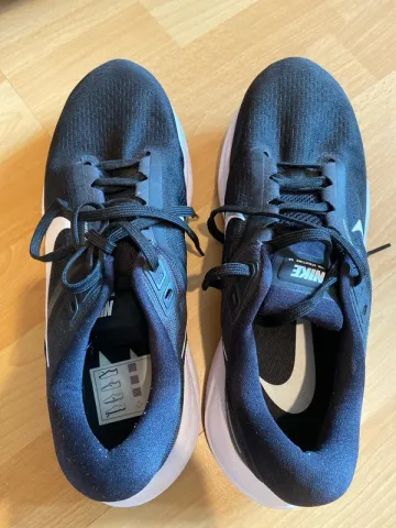 Used Nike Running Shoes bike — image 3 of 8