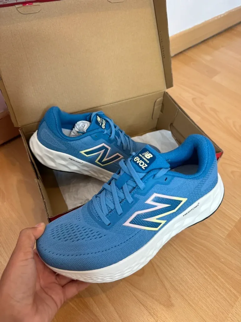 New Balance Fresh Foam bike usato — immagine 2 di 10