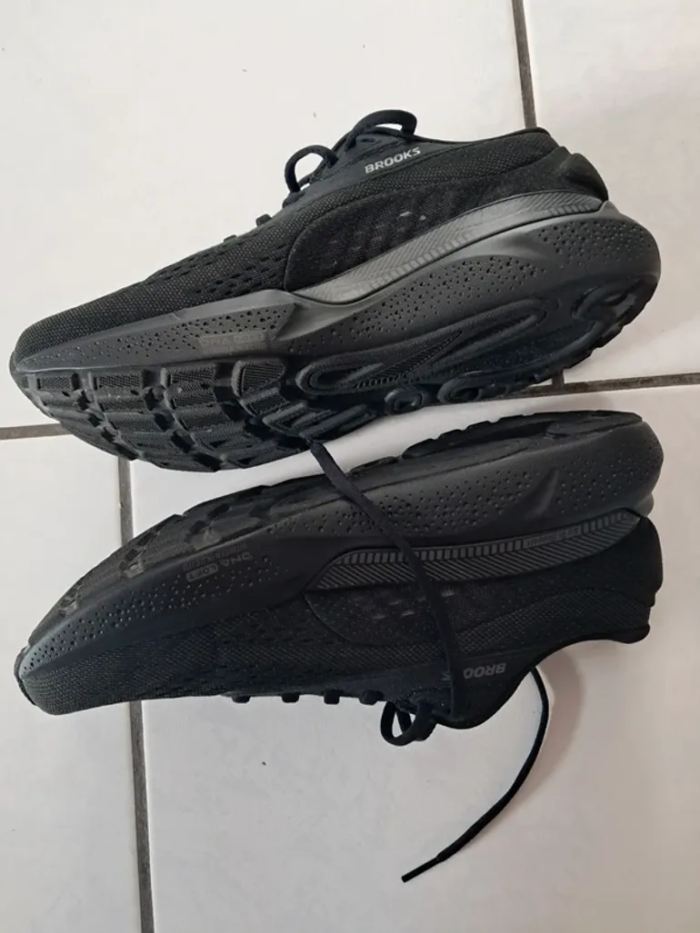 Used Brooks Adrenaline 24 GTS bike — image 2 of 4
