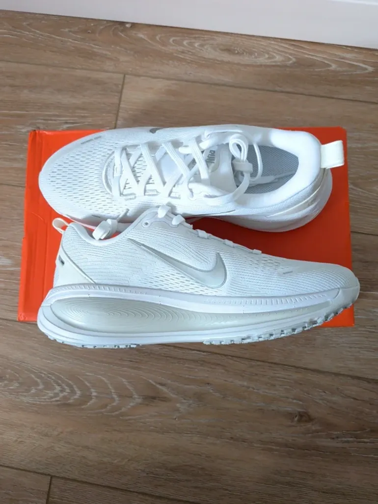 Tweedehands Nike Vomero 18 bike — afbeelding 3 van 5
