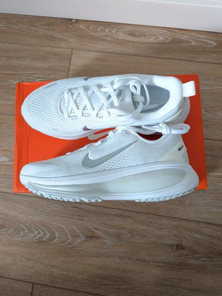 Tweedehands Nike Vomero 18 bike — afbeelding 4 van 5