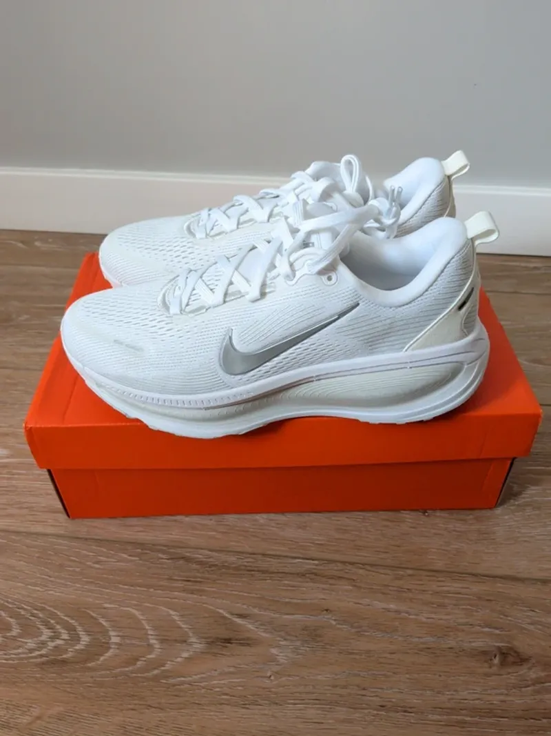 Brugt Nike Vomero 18 Running Shoes