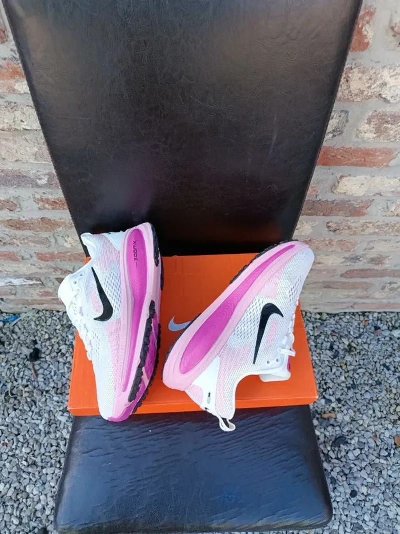 Used Nike Vomeros Plus Zoomix Running Shoes