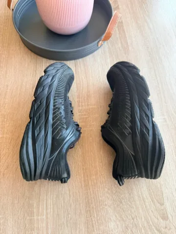 Used Hoka Shoes bike — image 1 of 8