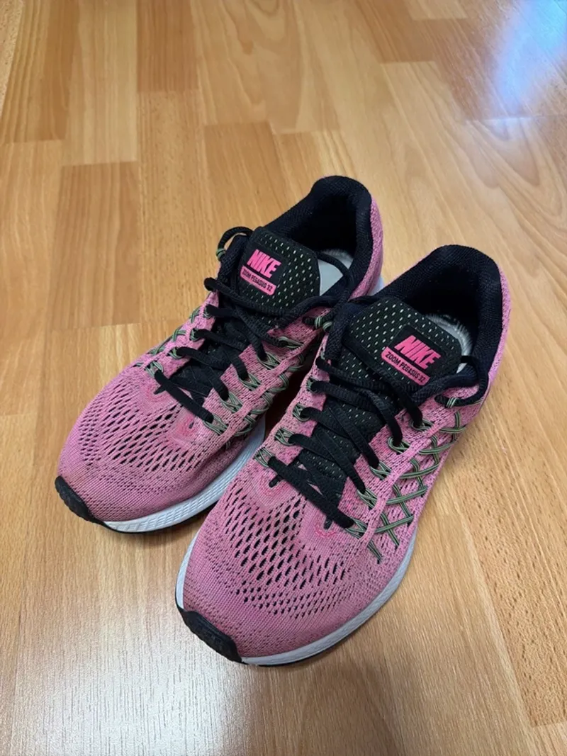 Used Pegasus Zoom 32 Running Shoes