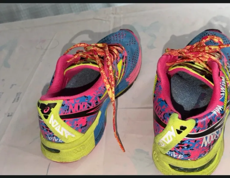 Używany Asics Gel Noosa Tri 10 bike — zdjęcie 4 z 6