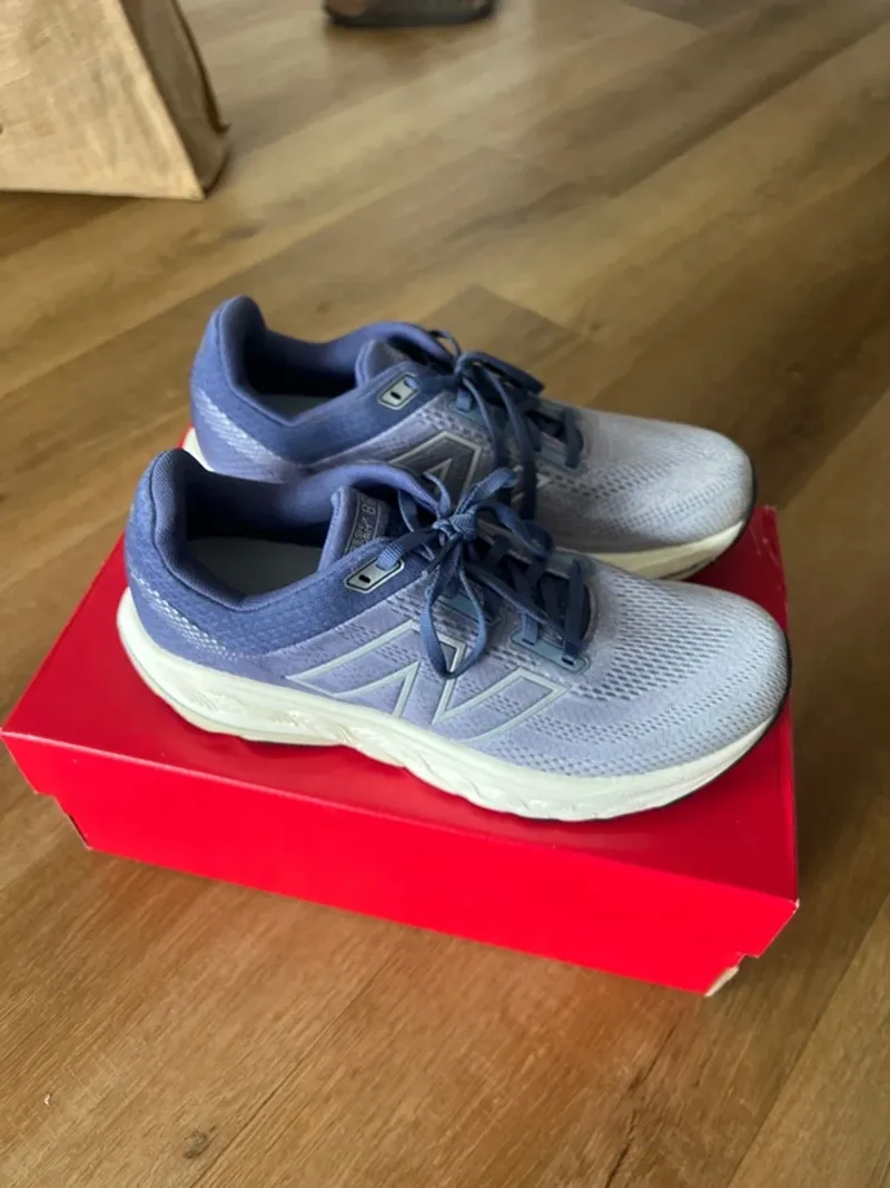 Used New Balance Fresh Foam 860 Running Shoes