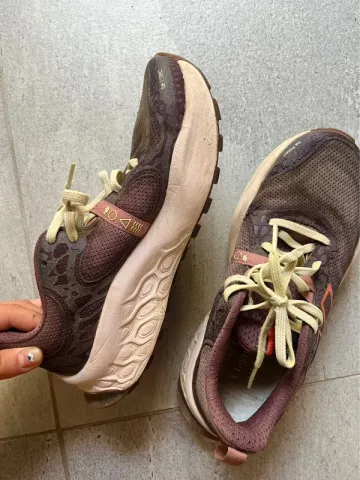 Used New Balance Fresh Foam X Hierro v8 bike — image 2 of 3