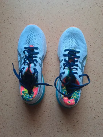 Used Asics Running Shoes size 39 bike — image 1 of 7