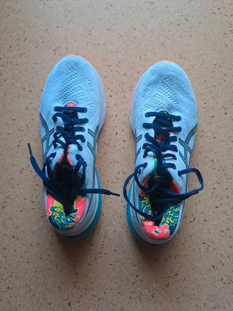 Gebrauchtes Asics Running Shoes size 39 Running Shoes