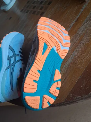 Used Asics Running Shoes size 39 bike — image 3 of 7
