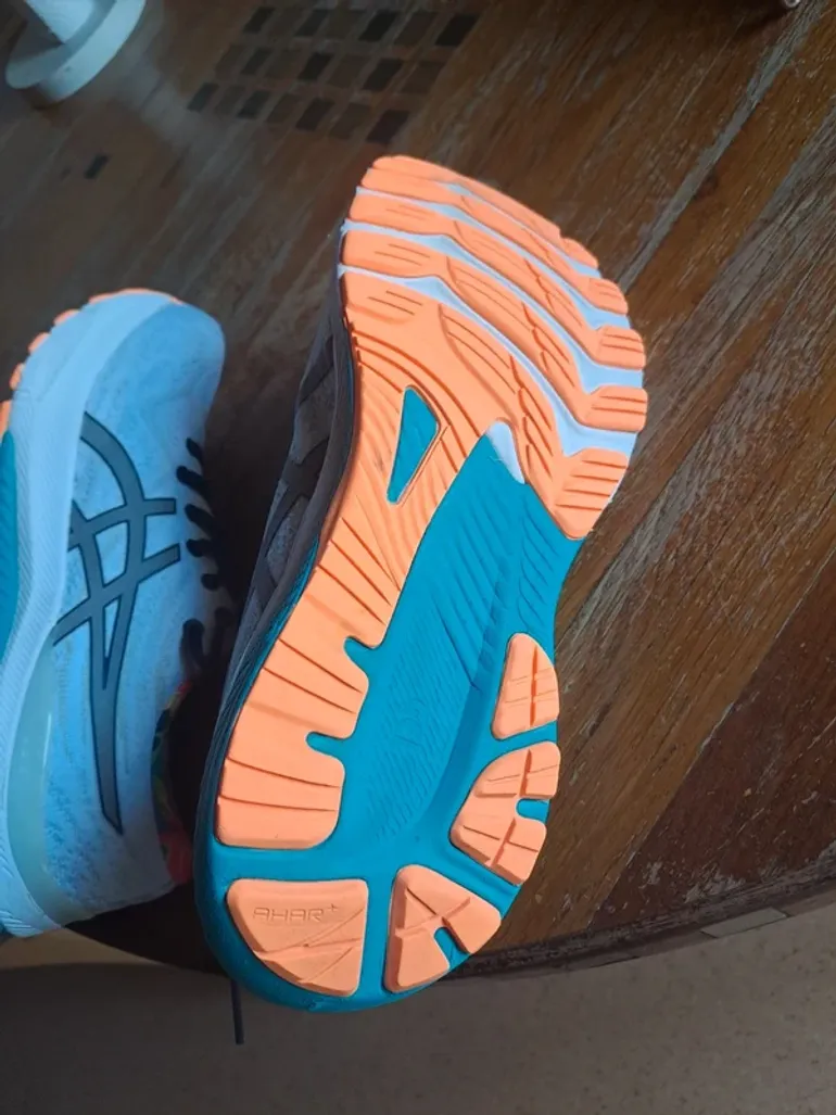 Used Asics Running Shoes size 39 bike — image 3 of 7