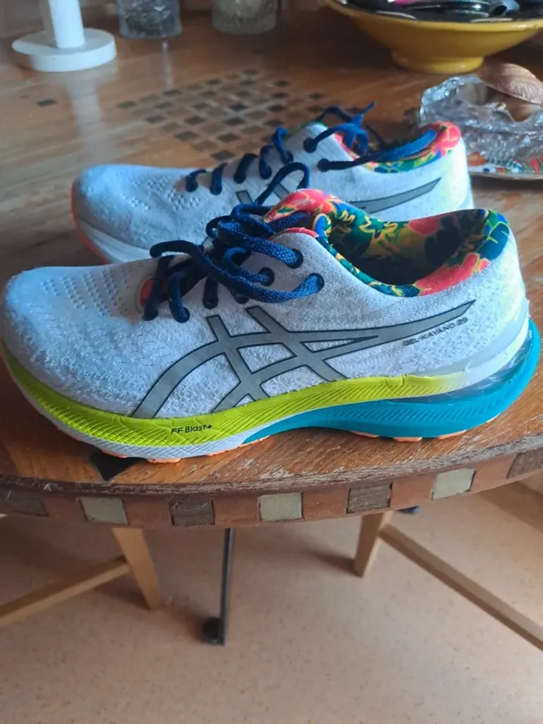 Used Asics Running Shoes size 39 bike — image 6 of 7