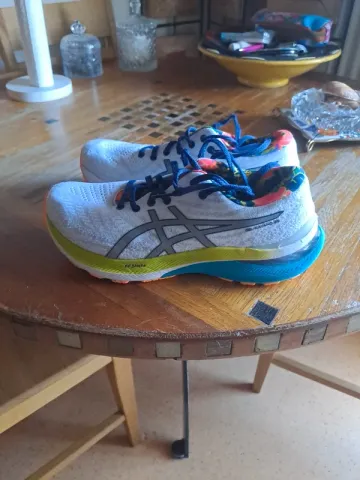Used Asics Running Shoes size 39 bike — image 2 of 7
