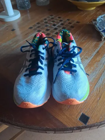 Used Asics Running Shoes size 39 bike — image 5 of 7