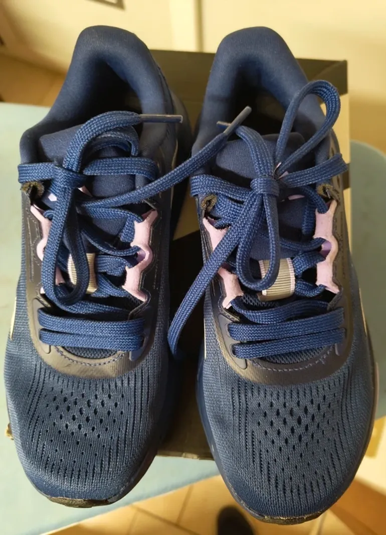 Used Adidas Running Shoes bike — image 2 of 5