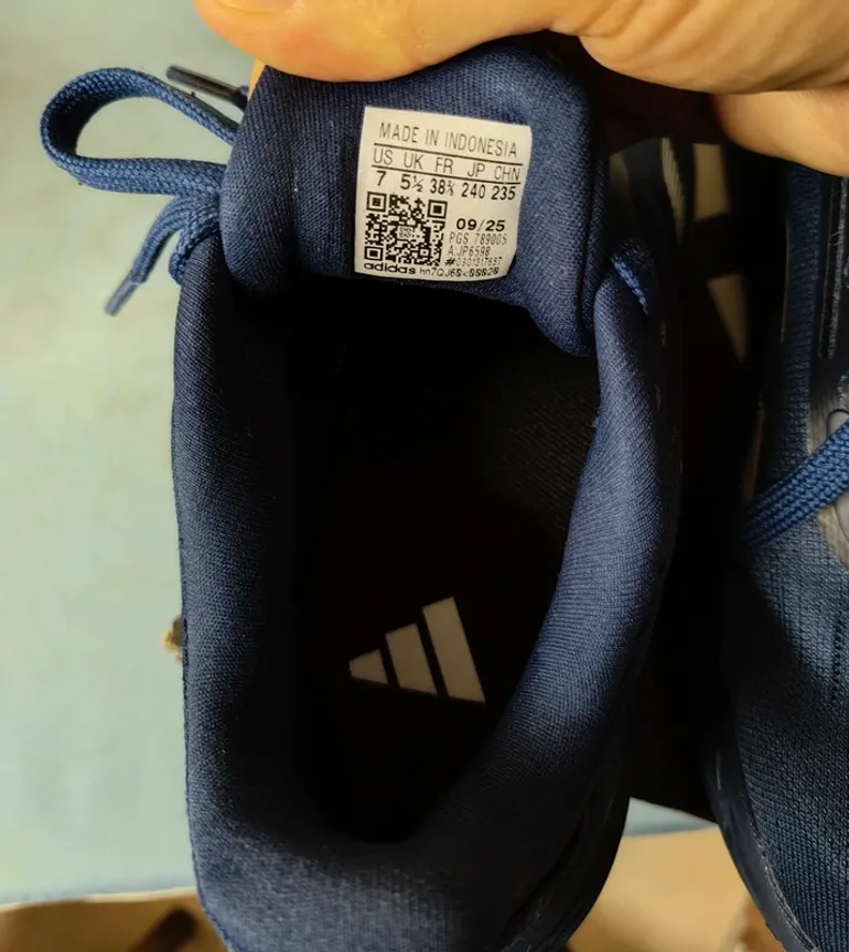 Used Adidas Running Shoes bike — image 4 of 5
