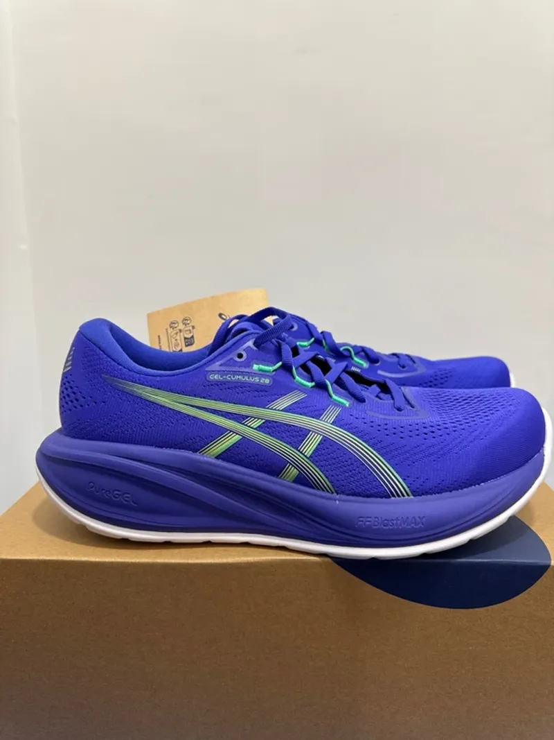Käytetty Asics Gel Cumulus 28 Running Shoes