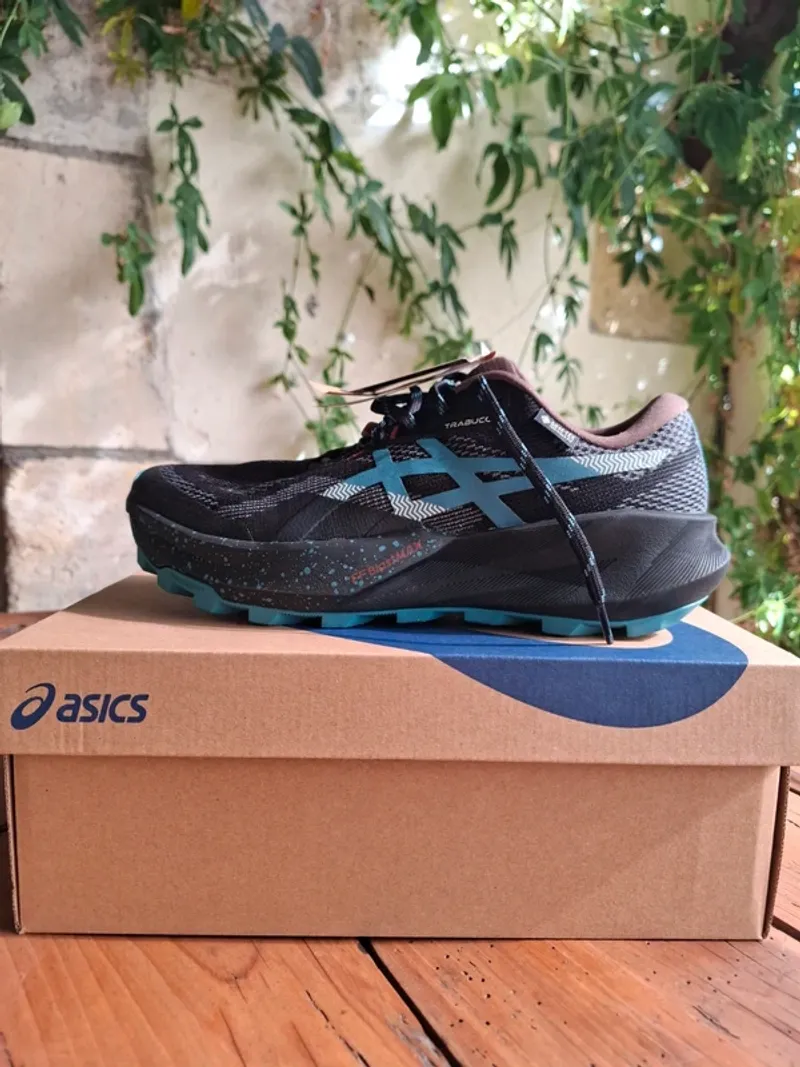 Used Asics Trabuco 14 GTX Running Shoes