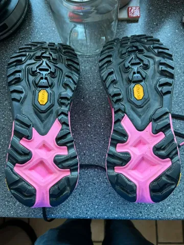 Used Hoka Mafate 5 bike — image 4 of 6