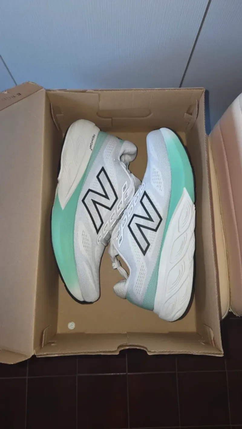 New Balance 880 v15 Running Shoes usato
