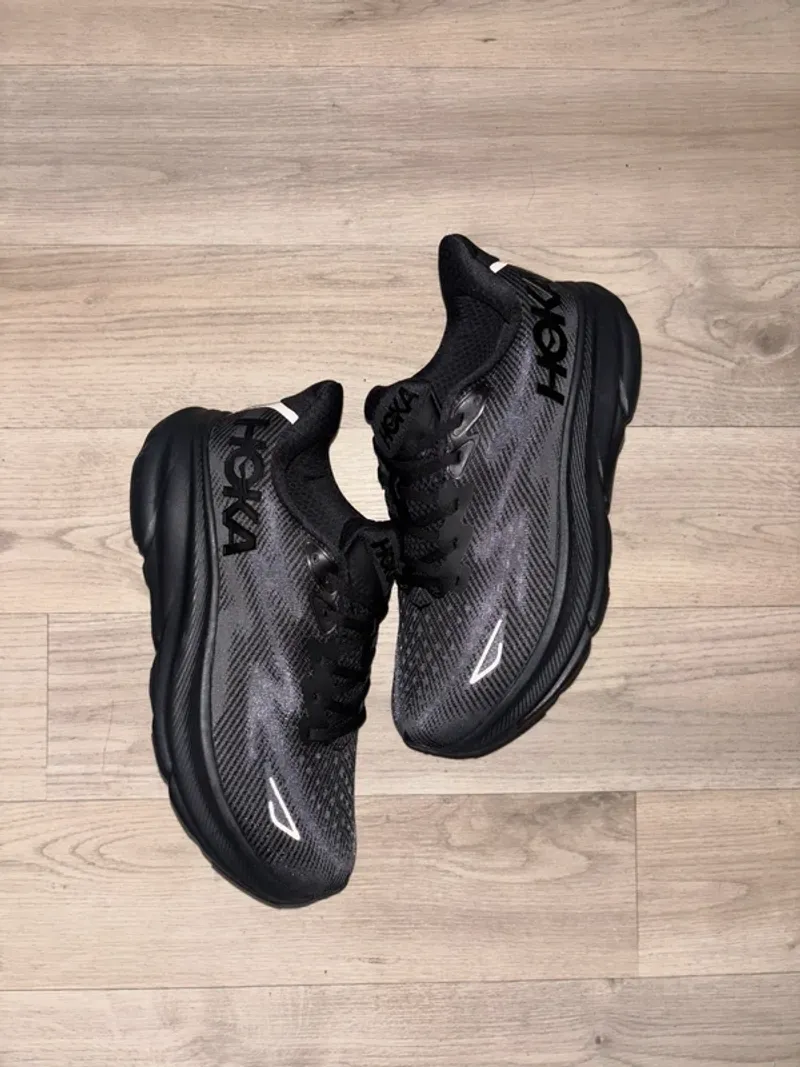 Used Hoka Clifton 9 Running Shoes