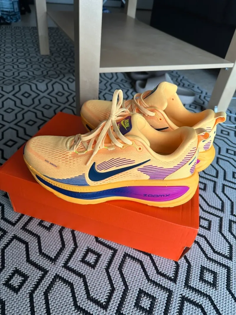 Used Pegasus Vomero 18 Running Shoes