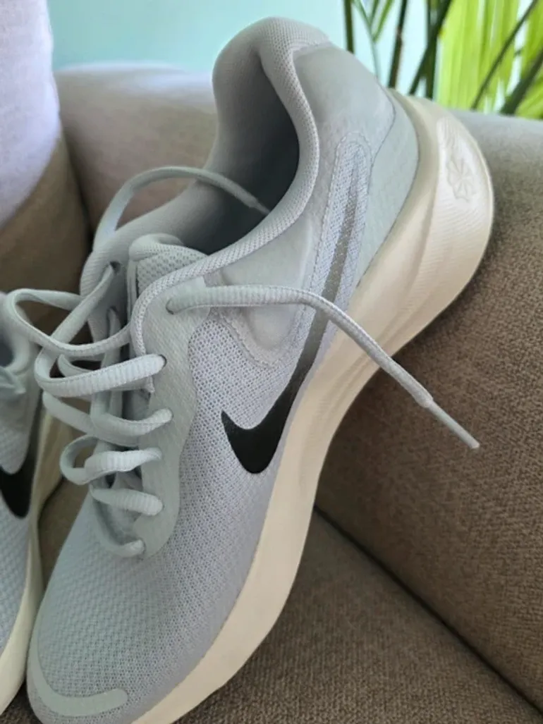 Used Nike Revolution 7 bike — image 2 of 3