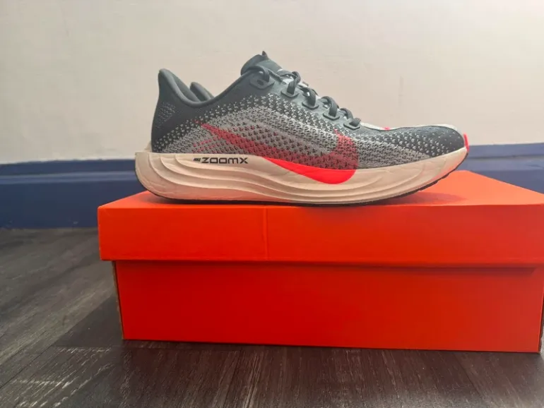 Tweedehands Nike Invincible 3 bike — afbeelding 2 van 4