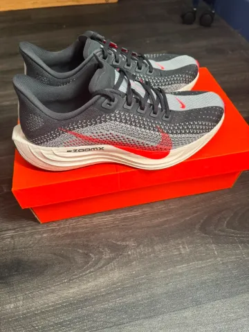 Tweedehands Nike Invincible 3 bike — afbeelding 1 van 4