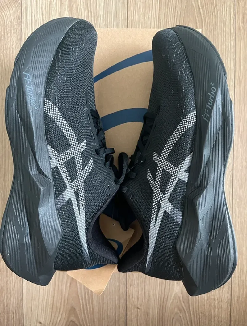 Używany Asics Novablast 6 Running Shoes
