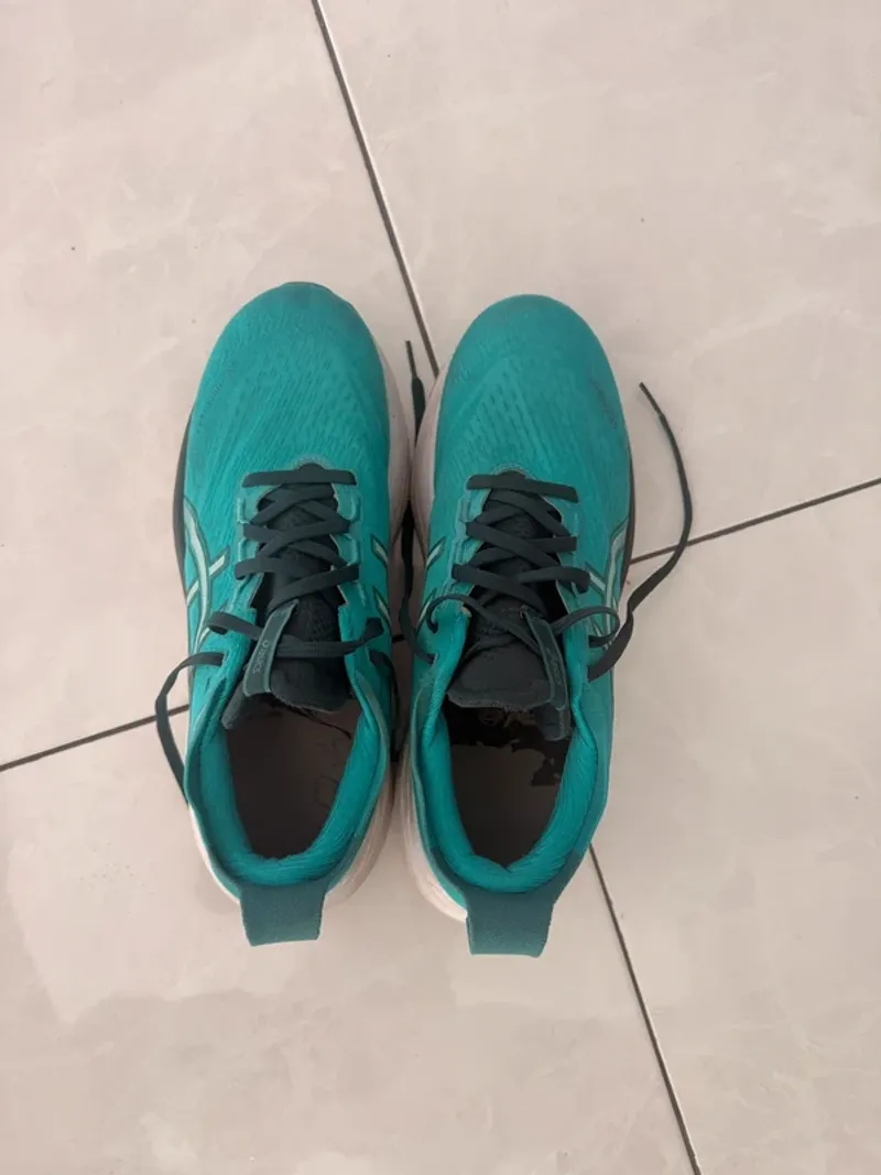 Used Asics Gel Nimbus 27 Running Shoes
