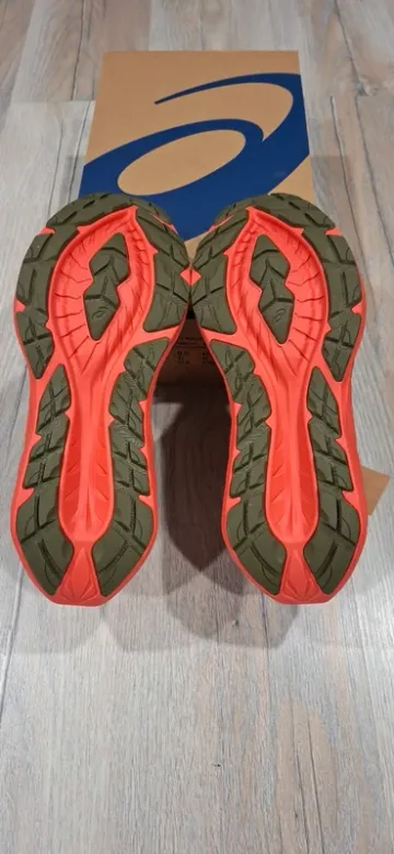 Asics Novablast 4 Trail bike d'occasion — image 10 sur 10