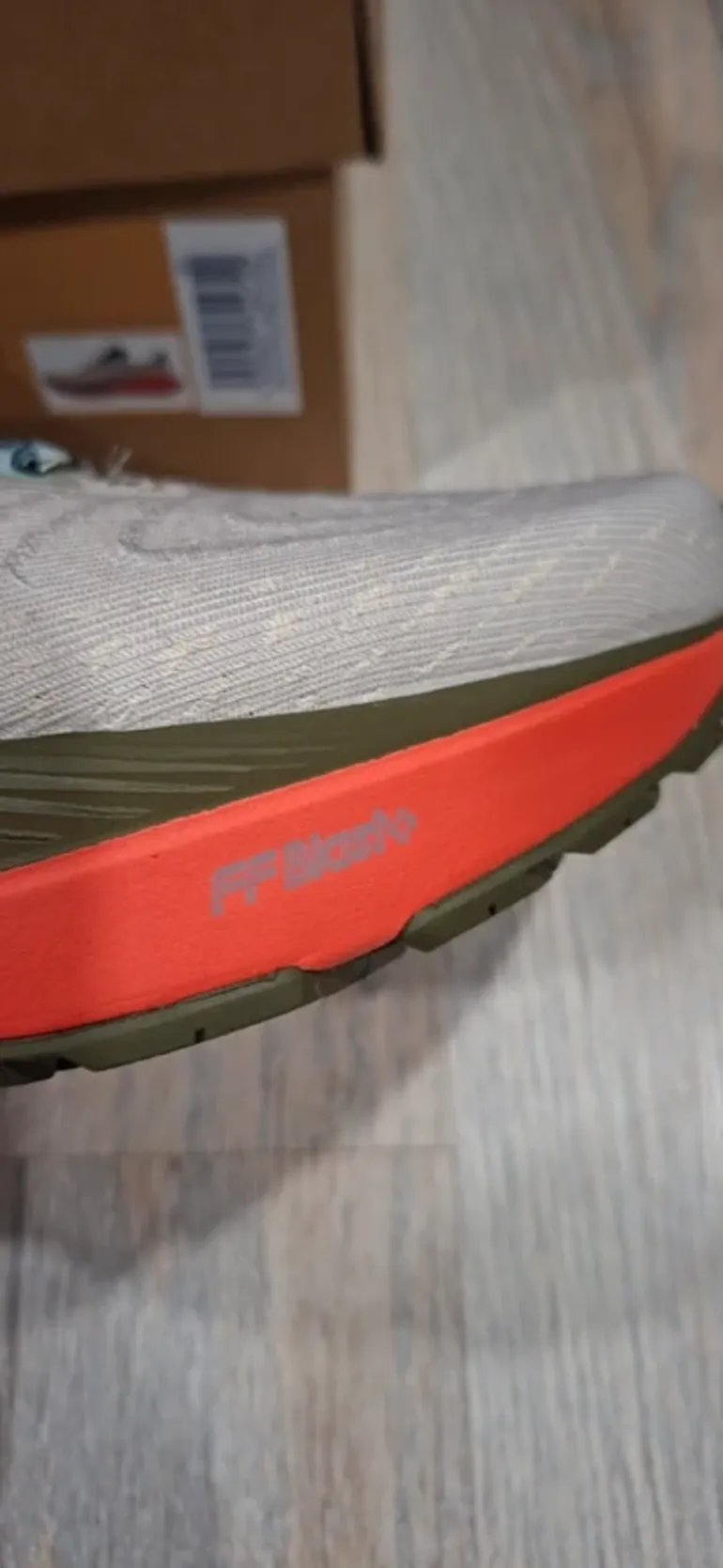 Asics Novablast 4 Trail bike d'occasion — image 8 sur 10