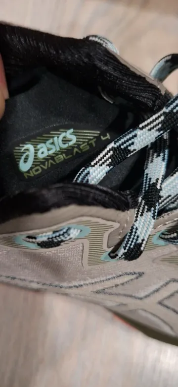 Asics Novablast 4 Trail bike d'occasion — image 9 sur 10