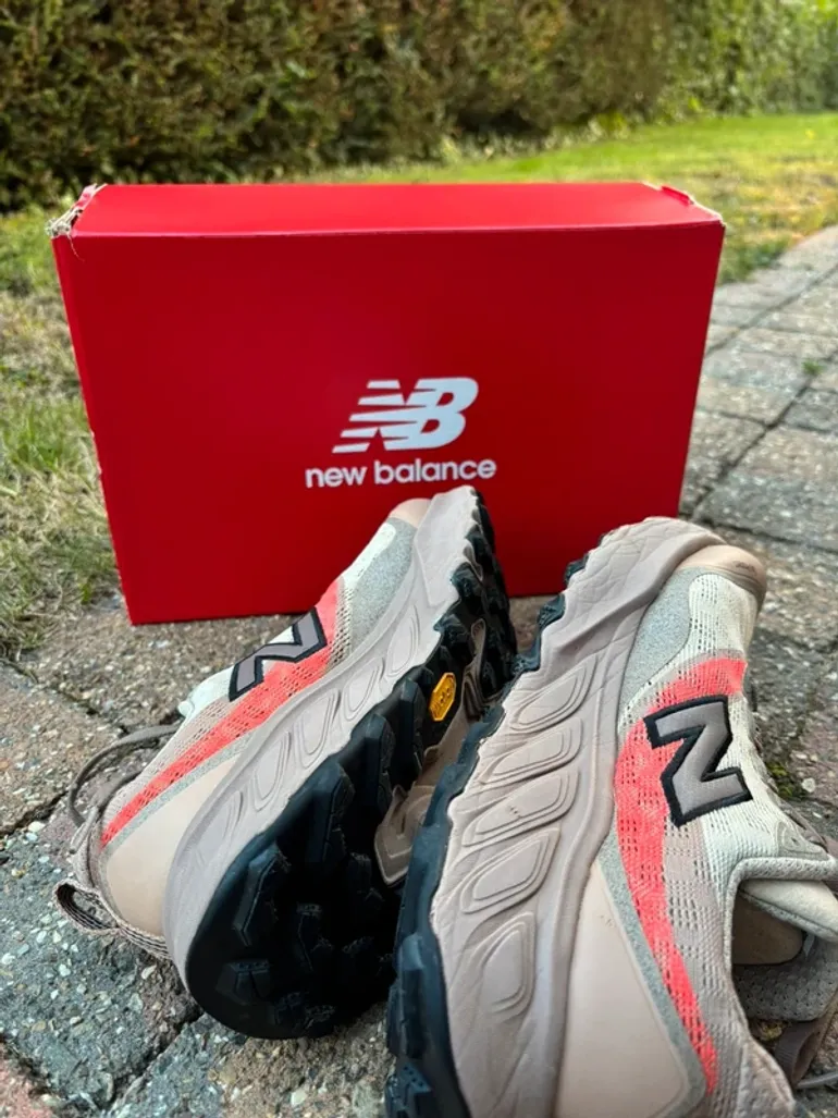 Used New Balance Fresh Foam x Hierro v9 bike — image 6 of 8