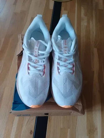 Used Asics Novablast 5 bike — image 2 of 8