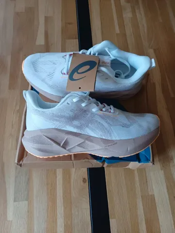 Used Asics Novablast 5 bike — image 1 of 8