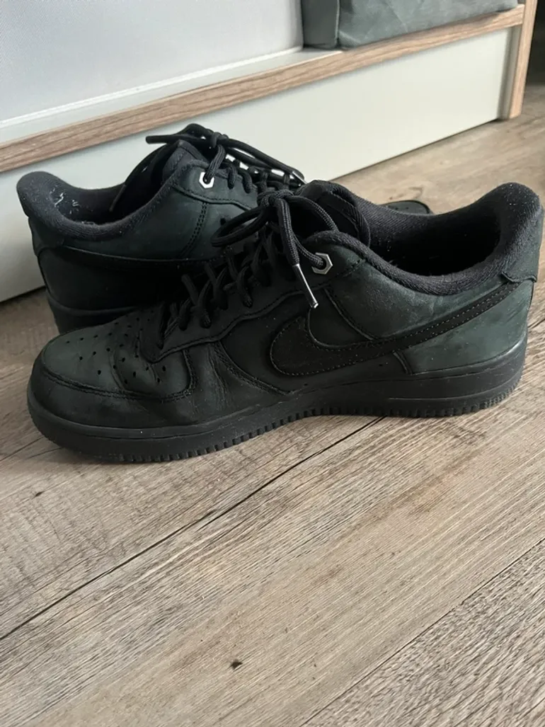 Used Nike Shoes bike — image 2 of 4