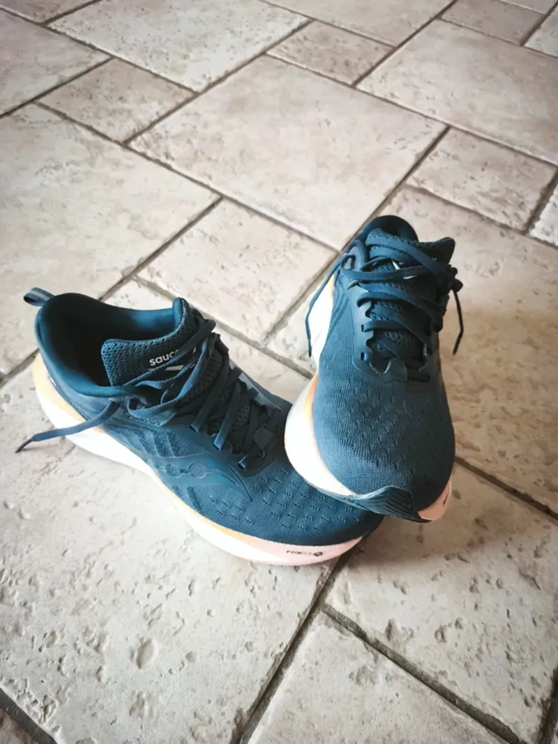 Used Saucony Triumph 22 Running Shoes