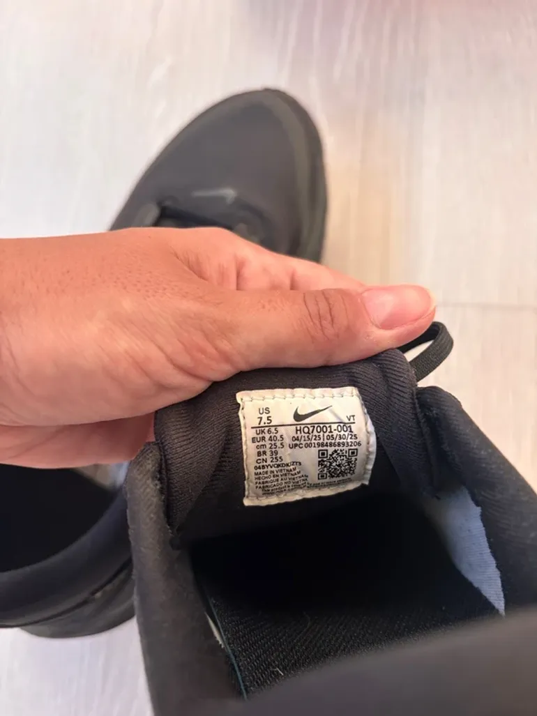 Used Nike Vomero 18 GTX bike — image 6 of 7