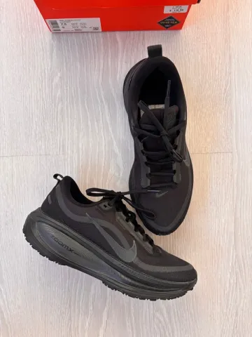 Used Nike Vomero 18 GTX bike — image 2 of 7